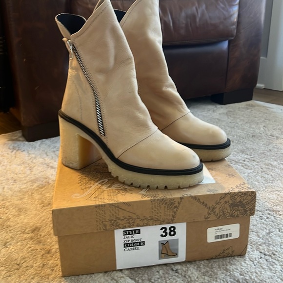 Free People Jack ankle Boots in Camel - Picture 3 of 8